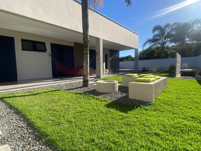 Foto do Casa - Ampla Casa de Alto Padrão Com Piscina, Bairro Salinas, Balneário Barra do Sul, SC | North Center