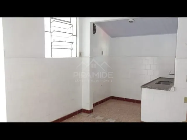 Casa com 80m² 3 quartos e 1 banheiro, para alugar, no bairro Centro em Poços de Caldas