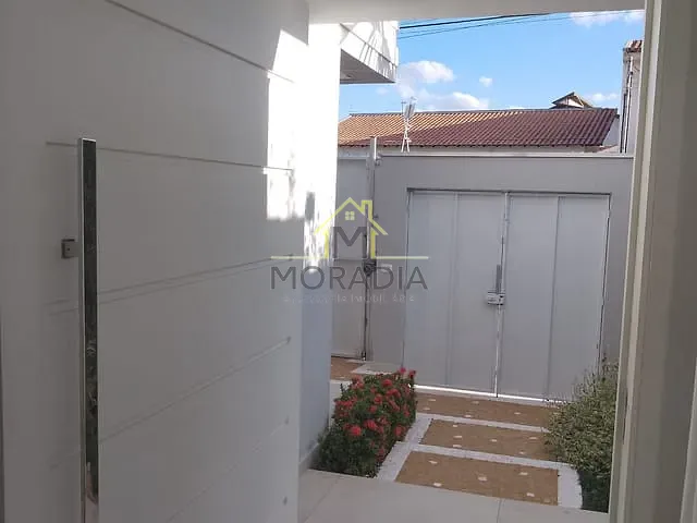 Casa com 320m² 4 quartos e 3 banheiros, à venda, no bairro Parque da Orquídeas em Guaxupé