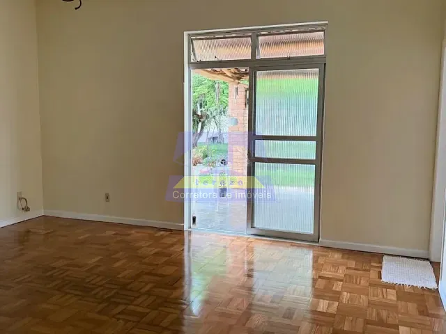 Casa 4 quartos e 3 banheiros, para alugar, no bairro Condomínio Vila Residencial de Conceição em Itabira