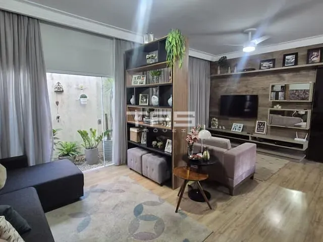 Casa com 250m² 2 quartos e 2 banheiros, à venda, no bairro Jardim do Vale em Guaratinguetá