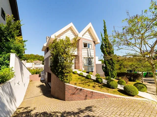 Casa 3 quartos e 5 banheiros, à venda, no bairro Campo Comprido em Curitiba