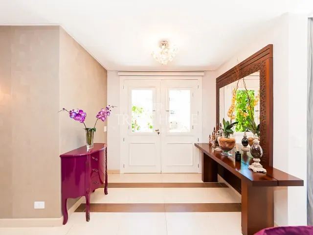 Casa 3 quartos e 5 banheiros, à venda, no bairro Campo Comprido em Curitiba