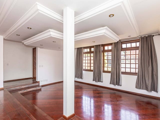Casa com 467m² 4 quartos e 5 banheiros, à venda, no bairro Pilarzinho em Curitiba