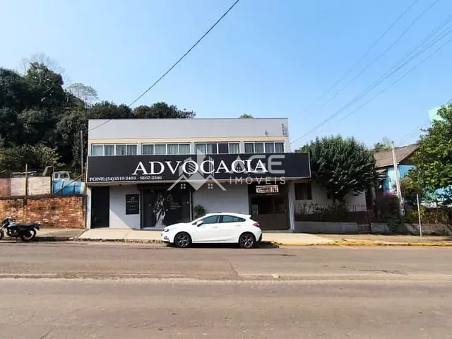 Casa com 562m² 4 quartos e 2 banheiros, à venda, no bairro Centro em Erechim