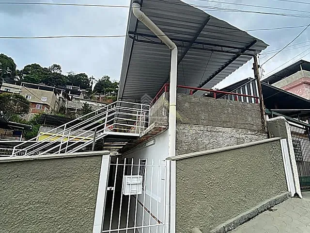 Casa 2 quartos e 1 banheiro, para alugar, no bairro Bandeirantes em Juiz de Fora