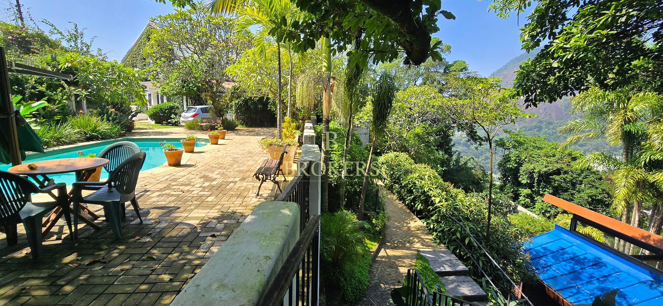 Mansão Colonial a venda em Santa Teresa: 2 Casas, Piscina e Área Gourmet. Terreno de 2.000m² , vista 360° para a Baía de Guanabara, Pão de Açúcar e Corcovado.