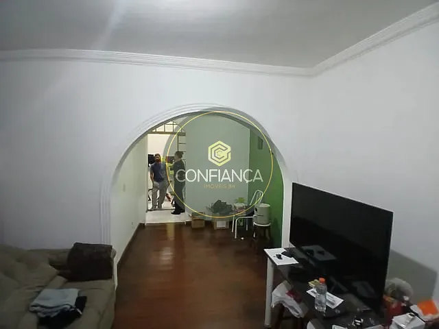 Casa 2 quartos e 2 banheiros, à venda, no bairro Santa Inês em Belo Horizonte