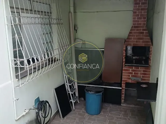 Casa 2 quartos e 2 banheiros, à venda, no bairro Santa Inês em Belo Horizonte