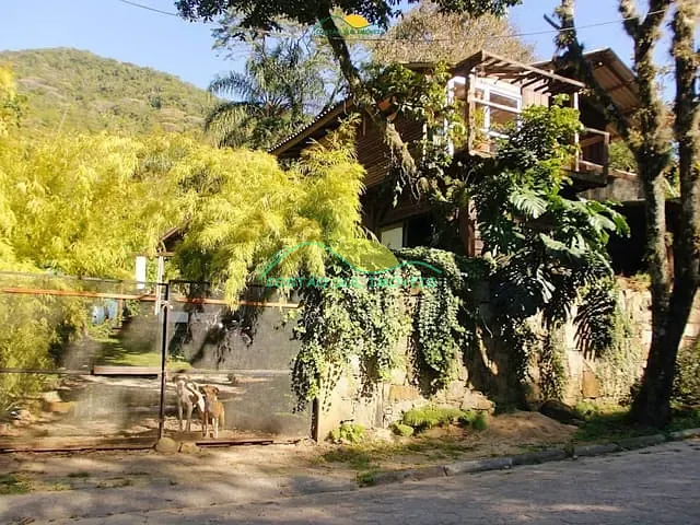 Casa com 320m² 2 quartos e 1 banheiro, à venda, no bairro Pântano do Sul em Florianópolis