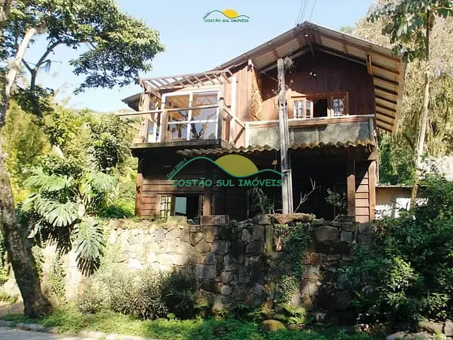 Casa com 320m² 2 quartos e 1 banheiro, à venda, no bairro Pântano do Sul em Florianópolis
