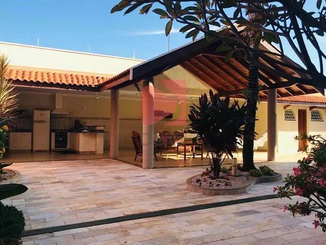 Casa com 600m², à venda, no bairro Jardim Itália em Pirassununga
