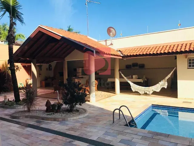 Casa com 600m², à venda, no bairro Jardim Itália em Pirassununga