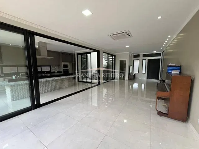 Casa com 420m² 4 quartos e 5 banheiros, à venda, no bairro Vivendas do Arvoredo em Londrina