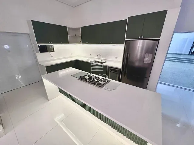 Casa com 500m² 4 quartos e 6 banheiros, à venda, no bairro Jardim Caiapiá em Cotia