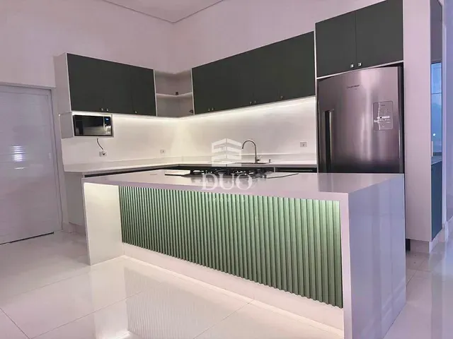 Casa com 500m² 4 quartos e 6 banheiros, à venda, no bairro Jardim Caiapiá em Cotia
