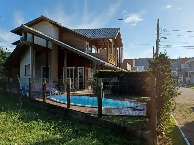 Casa 3 quartos e 4 banheiros, à venda, no bairro Vargem Grande em Florianópolis