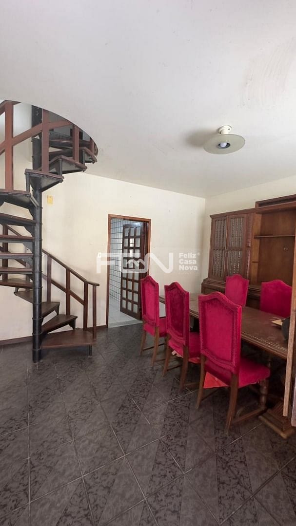 Casa à venda com 4 quartos, 10m² - Foto 4