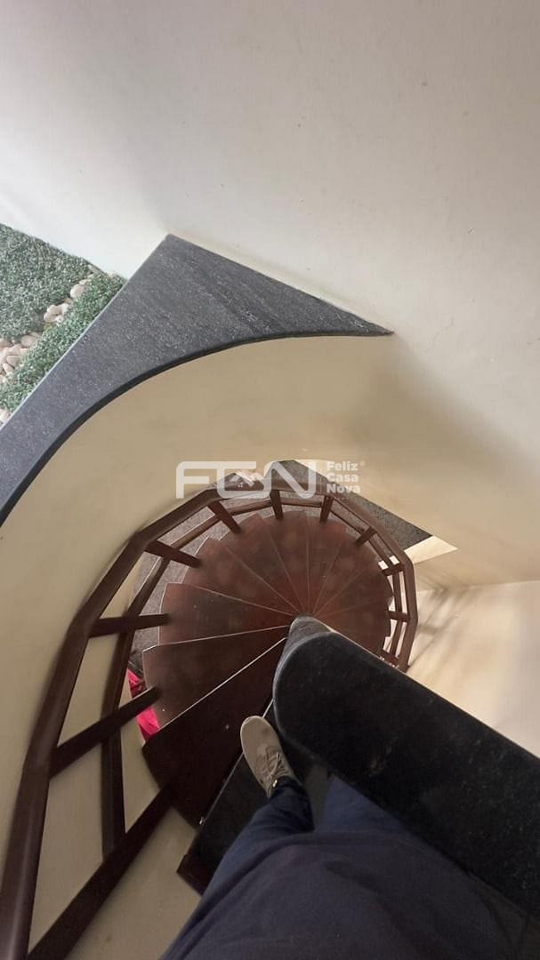 Casa à venda com 4 quartos, 10m² - Foto 13
