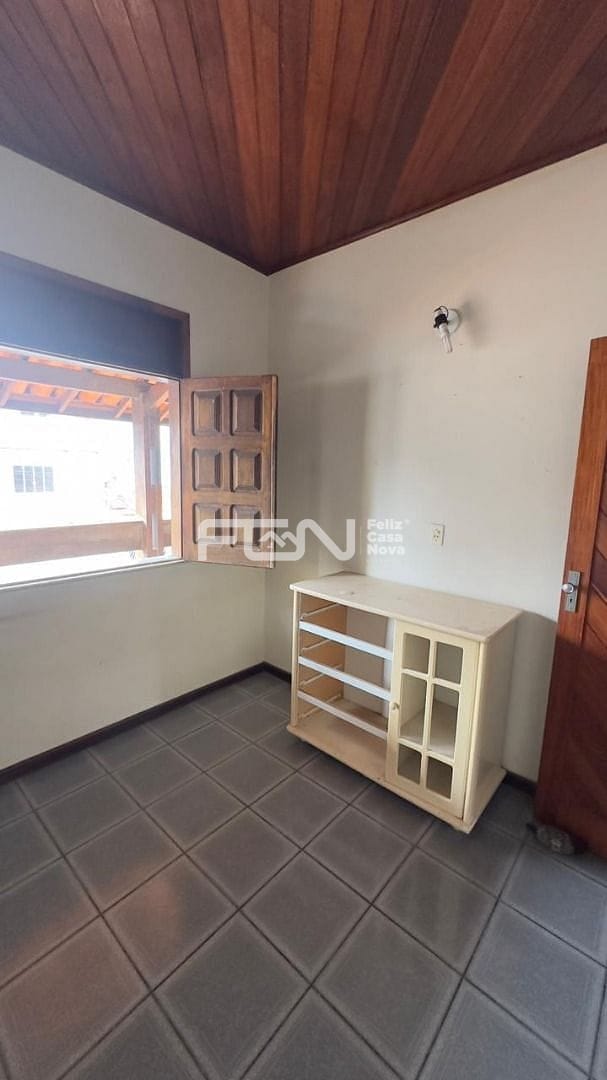 Casa à venda com 4 quartos, 10m² - Foto 27