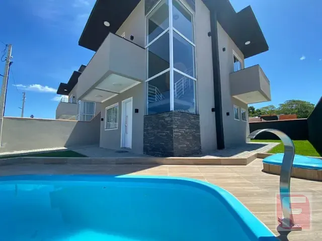 Casa 3 quartos e 3 banheiros, à venda, no bairro Centro em Itapoá