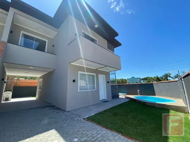 Casa 3 quartos e 3 banheiros, à venda, no bairro Centro em Itapoá