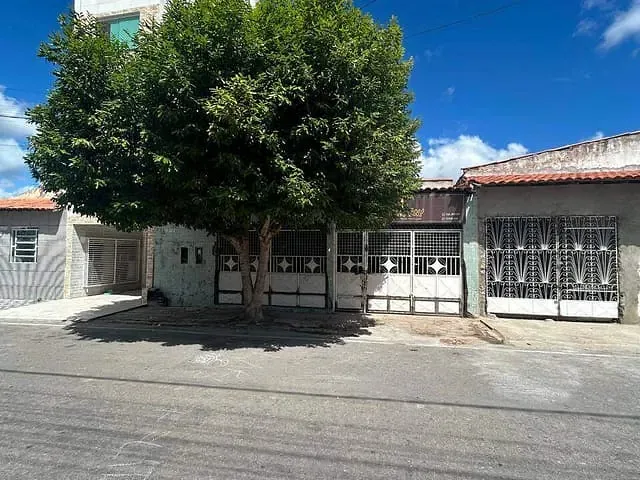 Casa 3 quartos e 2 banheiros, à venda, no bairro Perpétuo Socorro em Paulo Afonso