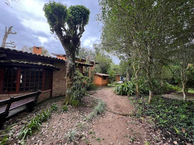 Casa 3 quartos e 2 banheiros, para alugar, no bairro Perequê em Ilhabela
