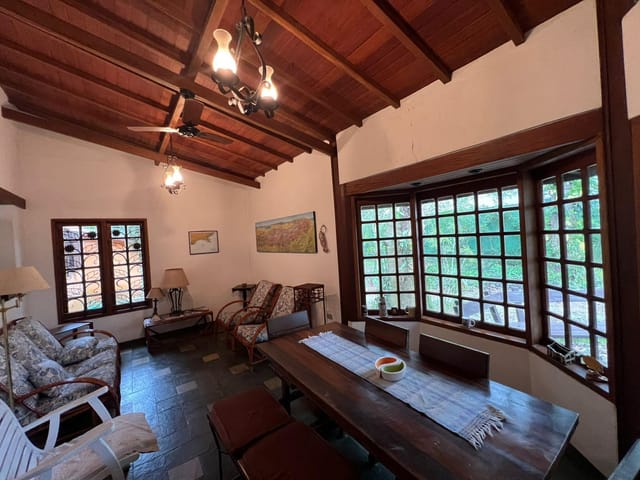 Casa 3 quartos e 2 banheiros, para alugar, no bairro Perequê em Ilhabela