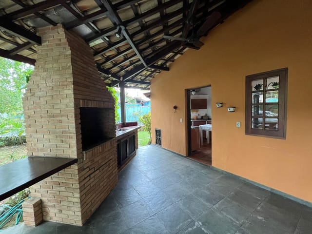 Casa 3 quartos e 2 banheiros, para alugar, no bairro Perequê em Ilhabela