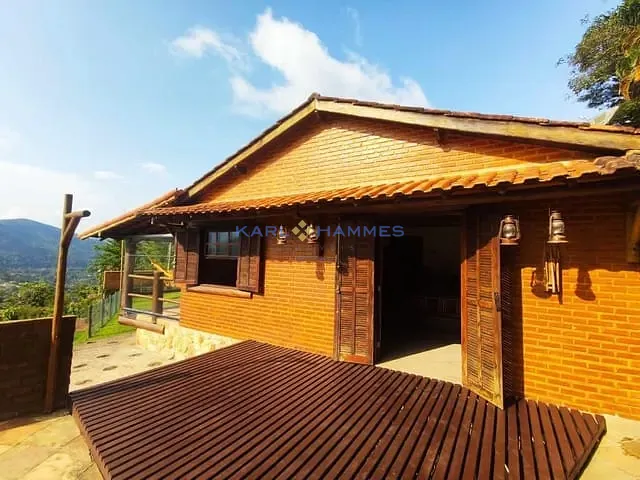 Casa com 1485m² 3 quartos e 3 banheiros, à venda, no bairro Corrêas em Petrópolis