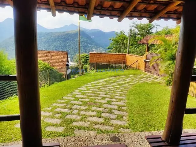 Casa com 1485m² 3 quartos e 3 banheiros, à venda, no bairro Corrêas em Petrópolis