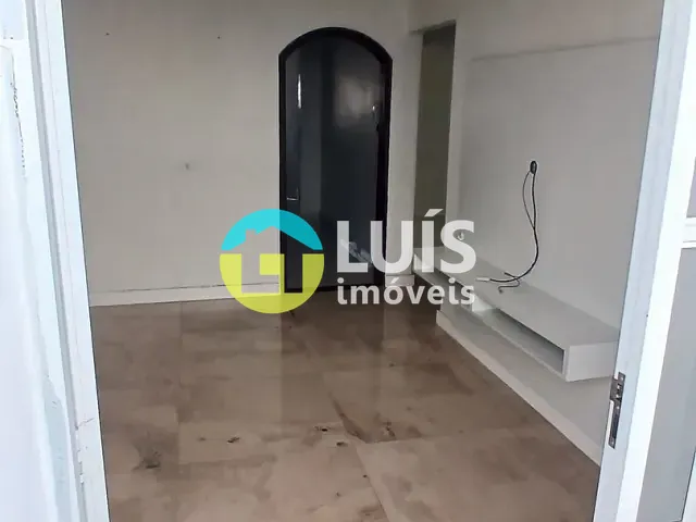 Casa 2 quartos e 3 banheiros, para alugar, no bairro Parque do Trevo em Guaranésia