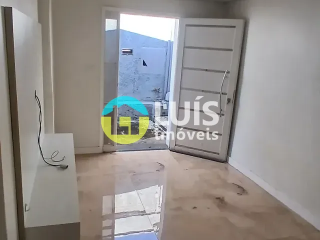 Casa 2 quartos e 3 banheiros, para alugar, no bairro Parque do Trevo em Guaranésia