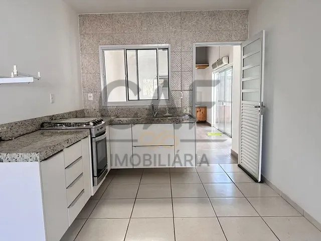 Casa com 170m² 2 quartos e 2 banheiros, à venda, no bairro Vila das Tulipas em Holambra