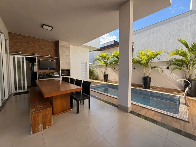 Casa com 410m² 4 quartos e 4 banheiros, à venda, no bairro Jardins Valência em Goiânia