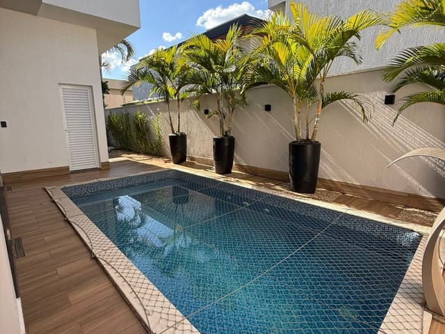 Casa com 410m² 4 quartos e 4 banheiros, à venda, no bairro Jardins Valência em Goiânia
