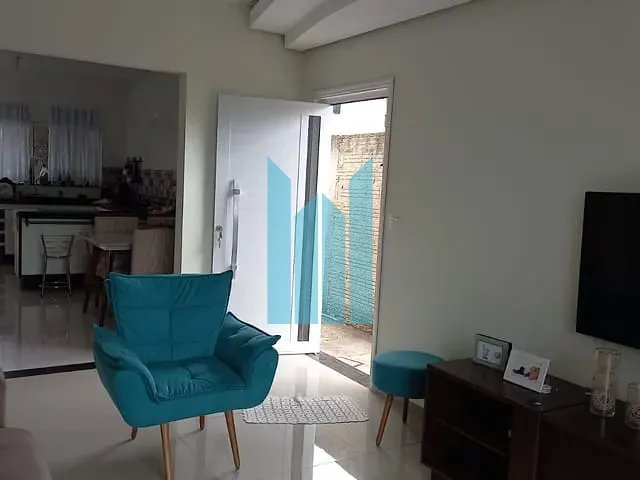 Casa com 275m² 3 quartos e 3 banheiros, à venda, no bairro Residencial Tiradentes em Poços de Caldas