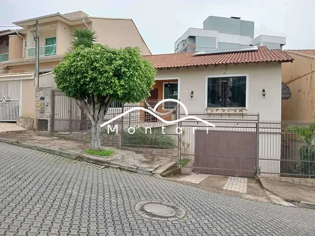 Casa 4 quartos e 2 banheiros, à venda, no bairro Jardim Amália em Volta Redonda