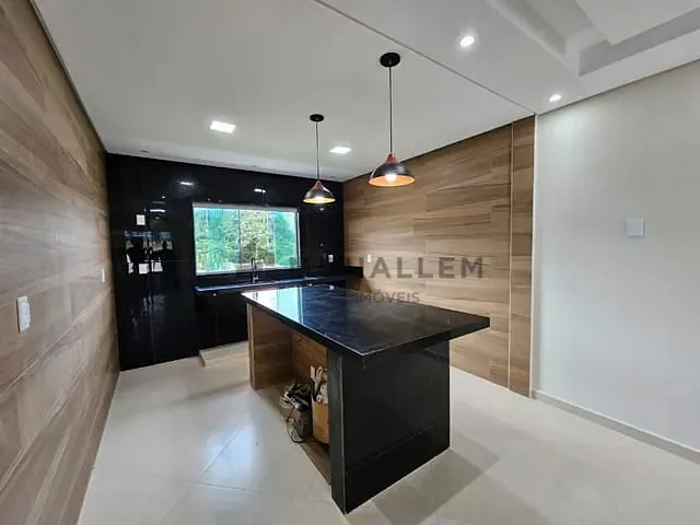 Casa com 229m² 3 quartos e 2 banheiros, à venda, no bairro Centro em Piranguinho