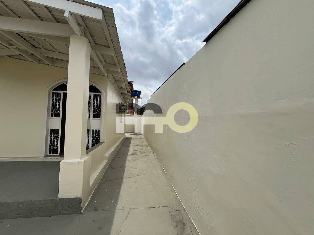 Casa à venda com 2 quartos, 70m² - Foto 4