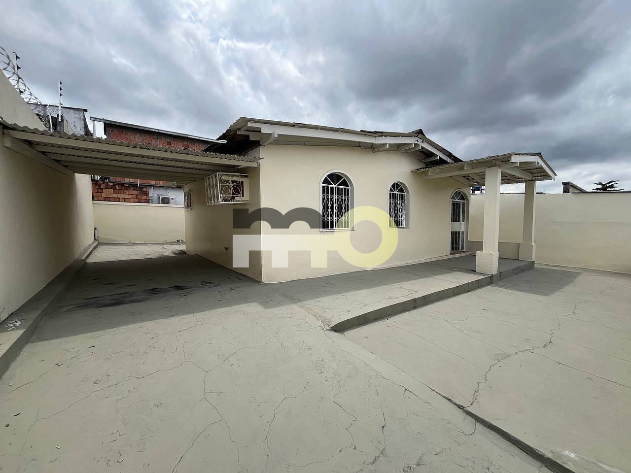 Casa à venda com 2 quartos, 70m² - Foto 2