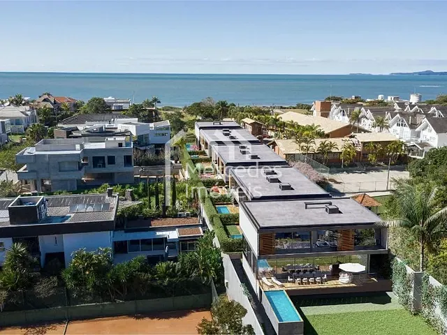 Casa com 404m² 4 quartos e 6 banheiros, à venda, no bairro Itapema em Balneário Camboriú