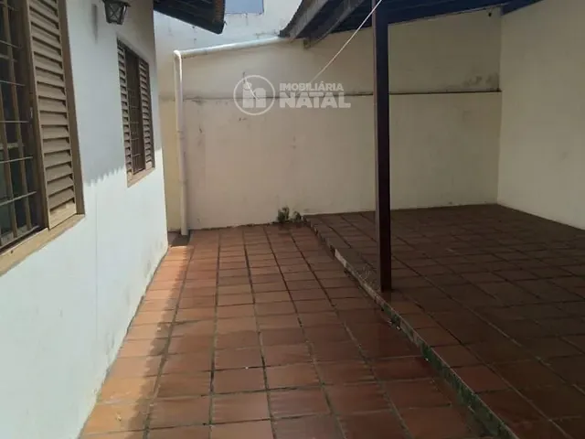 Casa com 275m² 3 quartos e 2 banheiros, à venda, no bairro Jardim Maringá em Londrina