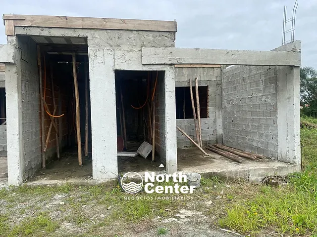 Casa com 198m² 2 quartos e 2 banheiros, à venda, no bairro Salinas em Balneário Barra do Sul
