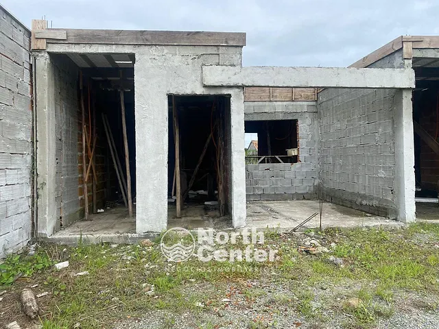 Casa com 198m² 2 quartos e 2 banheiros, à venda, no bairro Salinas em Balneário Barra do Sul