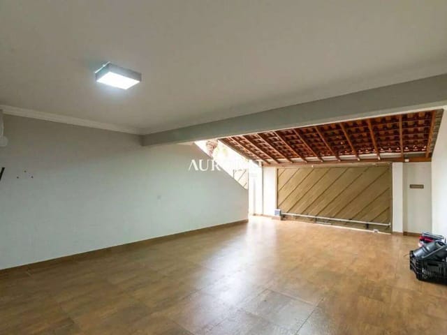 Casa com 500m² 4 quartos e 6 banheiros, à venda, no bairro Jardim Nápoles em Londrina