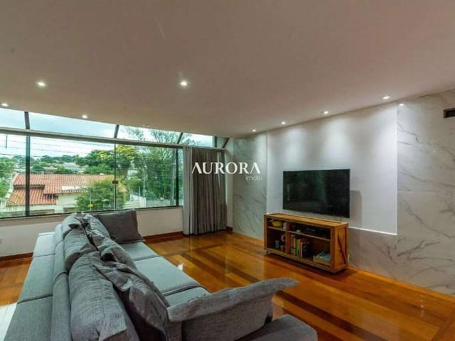 Casa com 500m² 4 quartos e 6 banheiros, à venda, no bairro Jardim Nápoles em Londrina