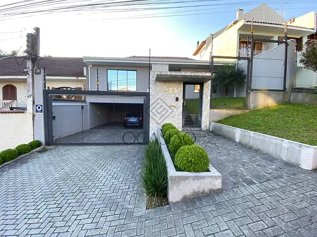 Casa com 230m², à venda, no bairro Ahu em Curitiba