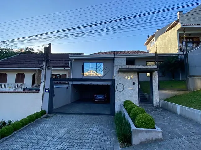 Casa com 230m², à venda, no bairro Ahu em Curitiba